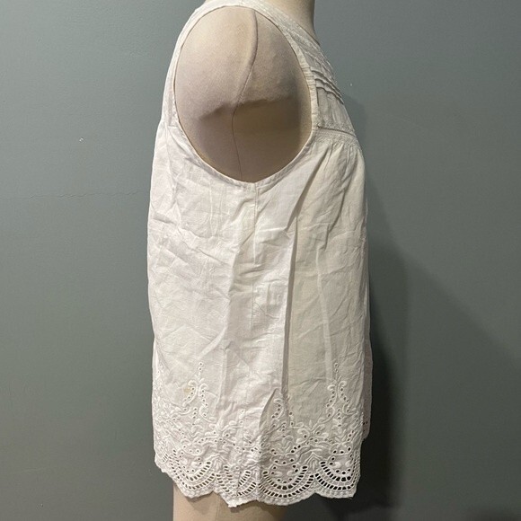 NWT Gilli White Eyelet Sleeveless Pintucked Blouse Size XS - Picture 4 of 8
